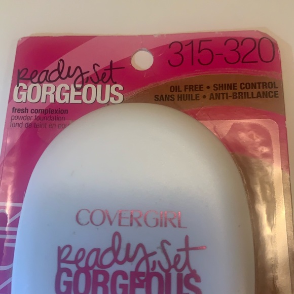 New 2 Covergirl Ready Set Gorgeous Powder Foundation - Picture 3 of 6